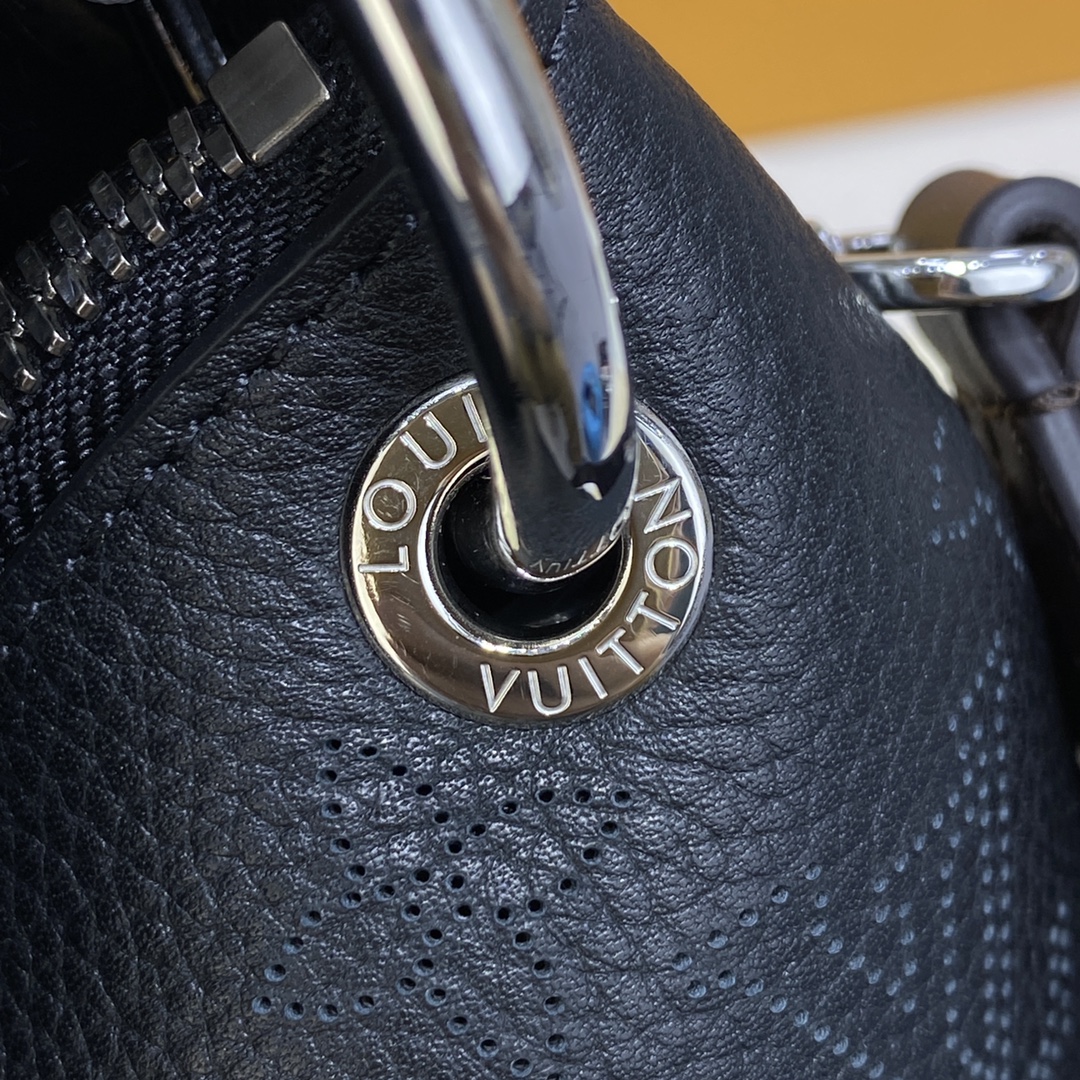 Louis Vuitton BEAUBOURG HOBO MM Mahina Handbag M56073 Black